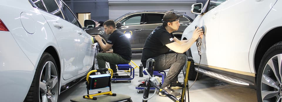 Мастера AutoSpecStudio за работой над автомобилем